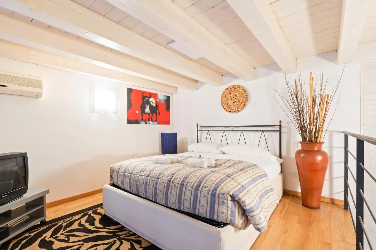 Stylish Loft Porta Romana Milan